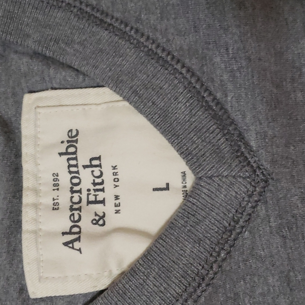 Men's Abercrombie and Fitch Tshirt, L - Picture 3 of 3